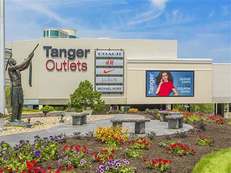 outlets near mohegan sun casino|Tanger Outlets Foxwoods .